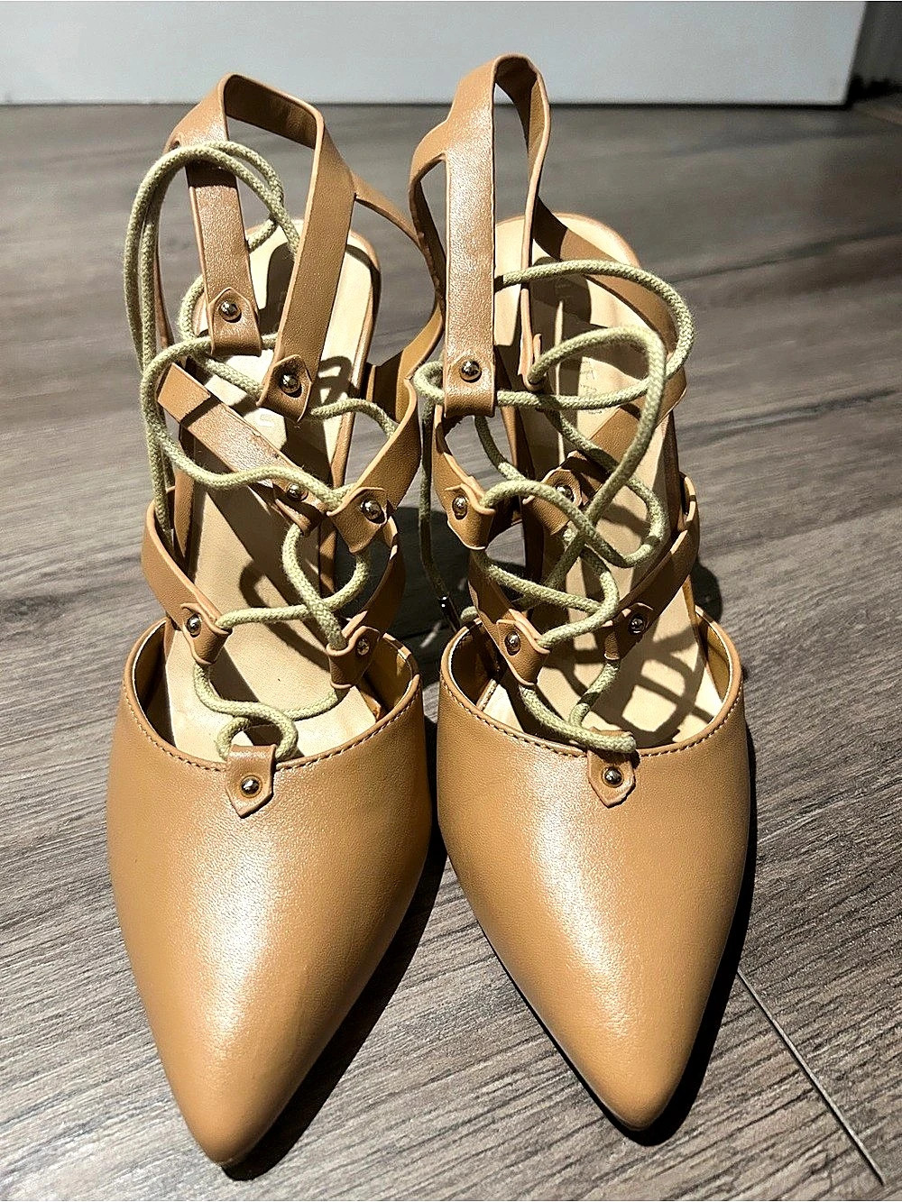 Le Chateâu Lace-Up Pointed Toe Heels in Brown Size 8.5